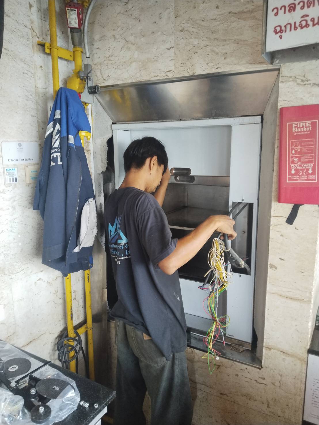 DUMBWAITER ELEVATOR 17